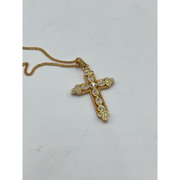 Vintage Camrose & Kross JBK
Jacqueline Kennedy Gold Plated Crystal Cross Pendent - Picture 15 of 16